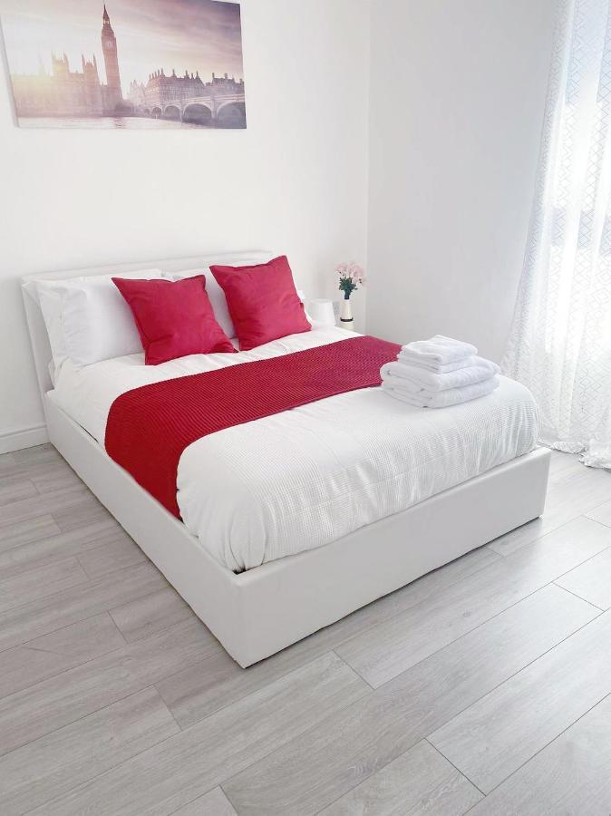 Agyeman Property อัลเดอร์ช็อต ภายนอก รูปภาพ